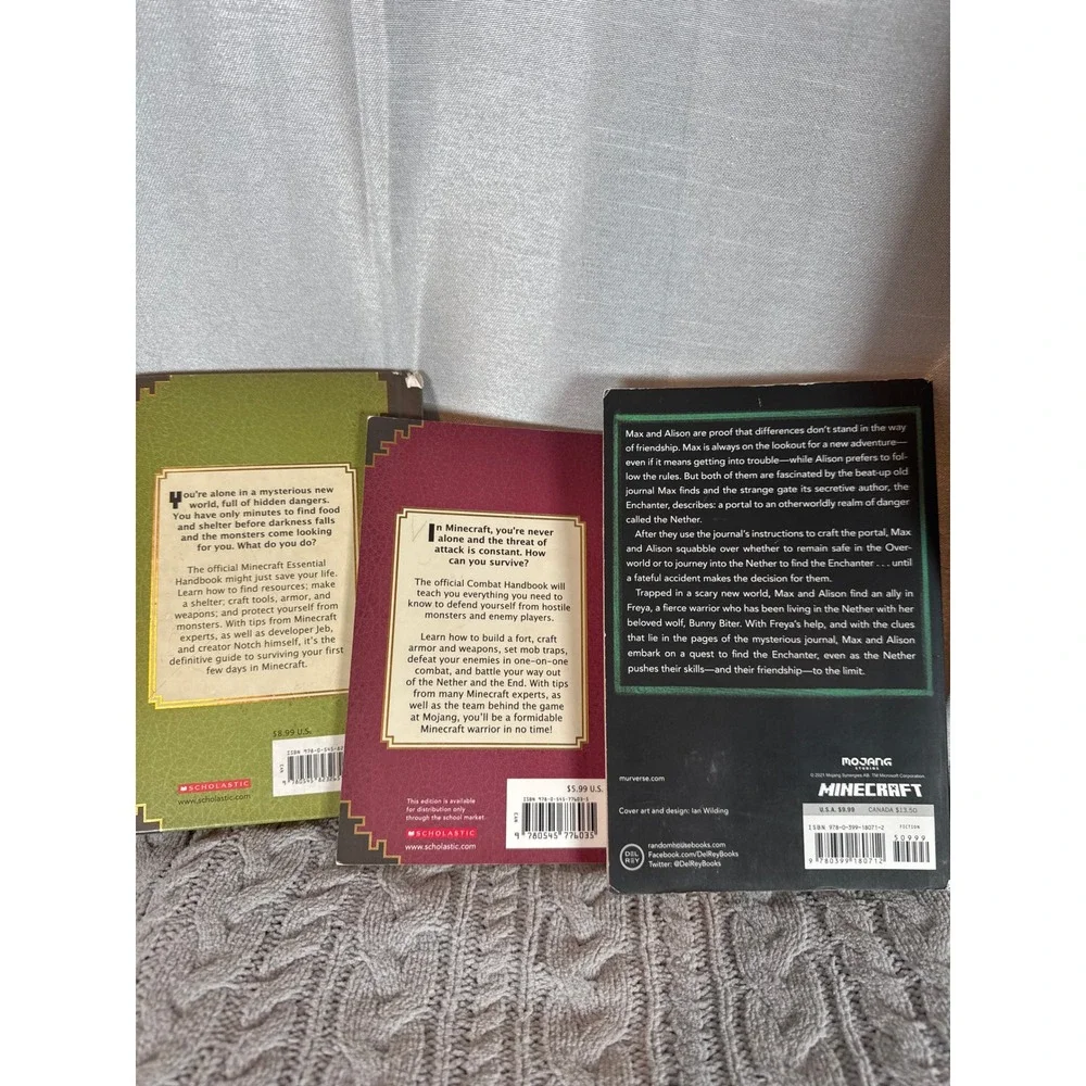 Minecraft Essential Handbook Combat Handbook and The Lost Journals Book Set‎